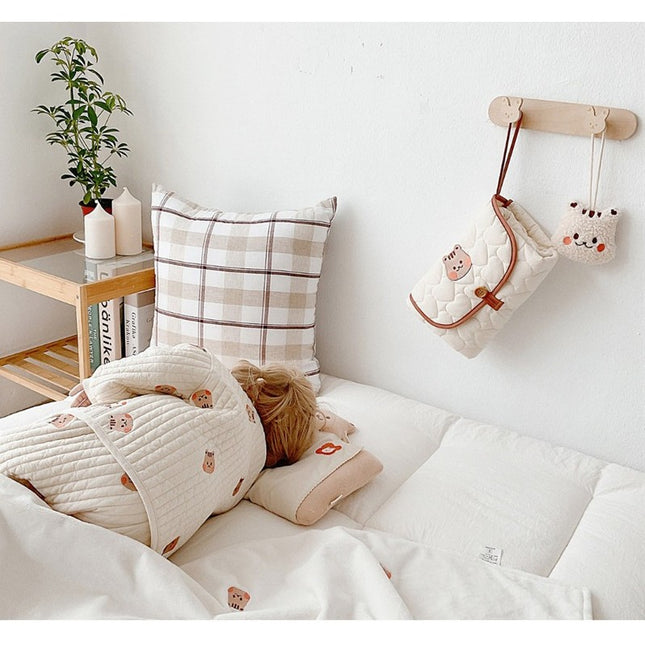 Patura Multifunctionala, pentru Schimbat Scutec, Impermeabila, din Bumbac,Portabila, Model Veverita