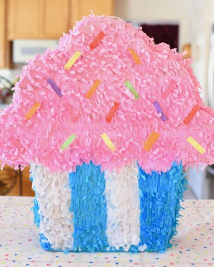 Pinata Briosa CupCake pentru Petrecere, din Hartie Creponata si Carton, Pinata pentru Petreceri