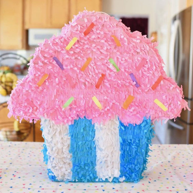 Pinata Briosa CupCake pentru Petrecere, din Hartie Creponata si Carton, Pinata pentru Petreceri