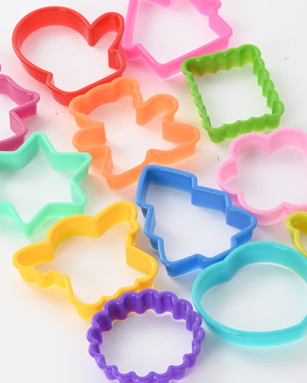 12 forme pentru prajituri material polipropilena, diverse forme, pentru orice ocazie, adancime