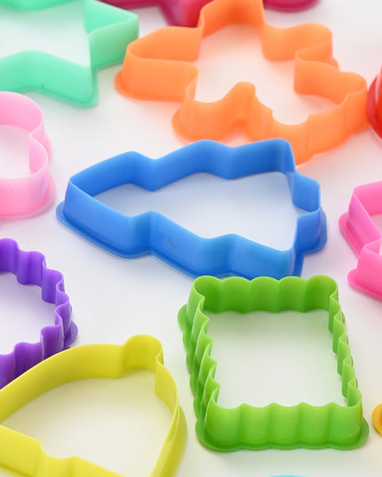 12 forme pentru prajituri material polipropilena, diverse forme, pentru orice ocazie, adancime