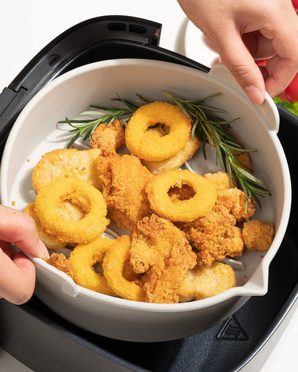 2 tavi din silicon ecologic pentru air fryer temperatura maxima 230 grade, reutilizabile, reciclabile, cu manere anti-alunecare, fund antiaderent