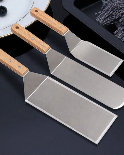 3 spatule pentru gratar din metal, margini subtiri, suprafata antiaderenta, rezistente la temperaturi ridicate, maner ergonomic din lemn, 3 forme, agatatoare