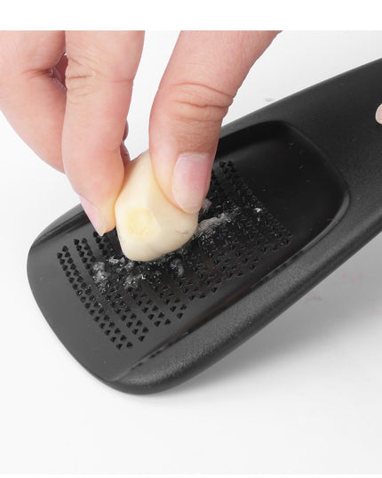 1 mini ustensile bucatarie taietor pizza, cutit, curatator, razatoare, desfacator, presa usturoi, manere din ABS, lame ascutite din otel inoxidabil