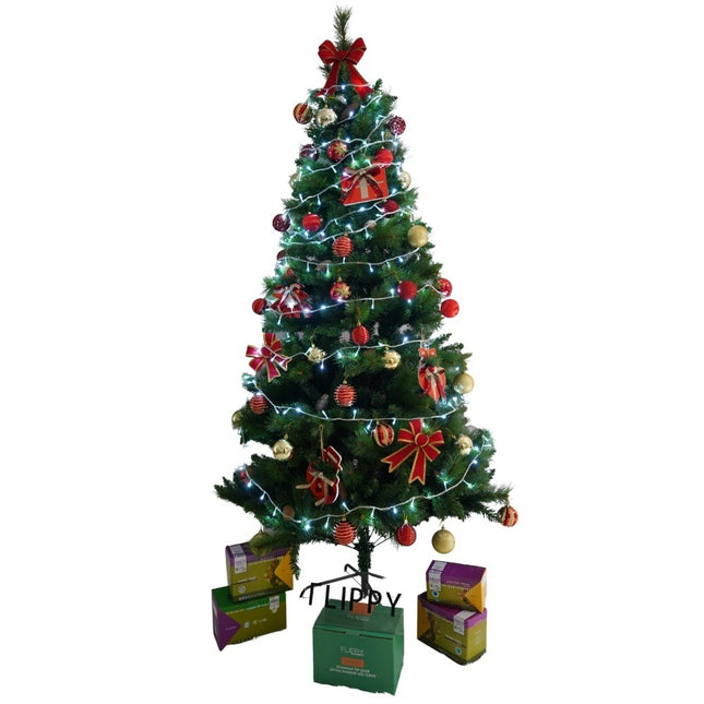Set brad artificial de Craciun si elemente decorative, Decorat cu conuri de pin, pentru interior/exterior, inaltime 210 cm, diametru 114 cm, 1057 ramuri,suport metalic inclus