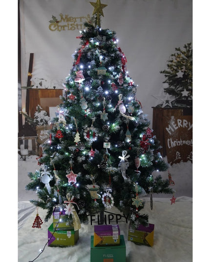 Set brad artificial de Craciun si elemente decorative, nins, decorat cu conuri pin, pentru perete/colt, inaltime 210 cm, diametru 149 cm, 1224 ramuri,suport metalic inclus