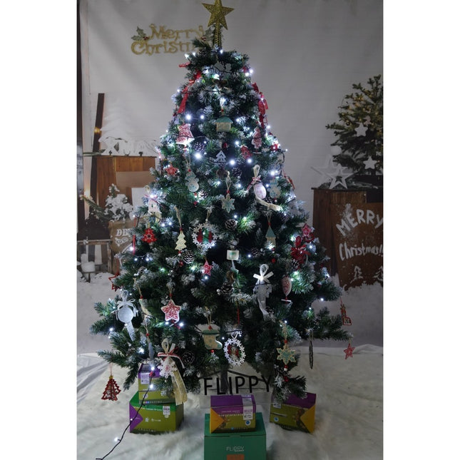 Set brad artificial de Craciun si elemente decorative, nins, decorat cu conuri pin, pentru perete/colt, inaltime 210 cm, diametru 149 cm, 1224 ramuri,suport metalic inclus