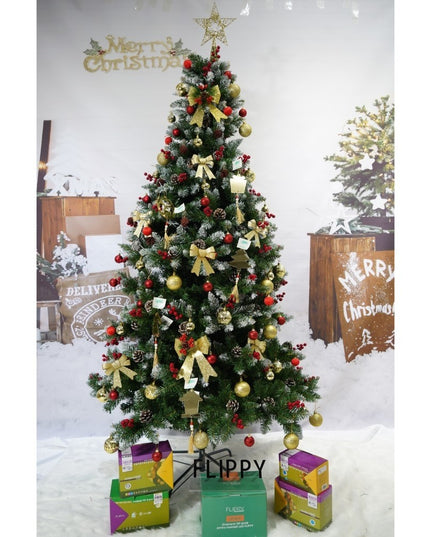 Set brad artificial de Craciun si elemente decorative, nins, decorat cu conuri pin rosii, inaltime 210 cm, diametru 106 cm, 643 ramuri,suport metalic inclus