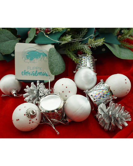 de 12 ornamente de brad, de tip Glob