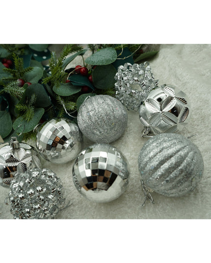 de 12 ornamente de brad, de tip Glob