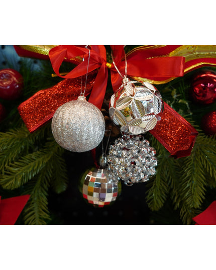 de 12 ornamente de brad, de tip Glob