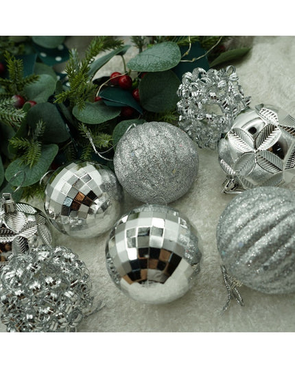 de 12 ornamente de brad, de tip Glob