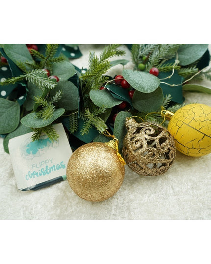 de 12 ornamente de brad, de tip Glob