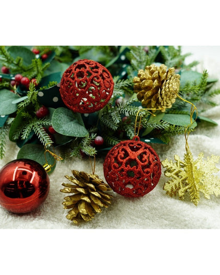 de 12 ornamente de brad, de tip Glob