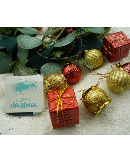 de 12 ornamente de brad, de tip Glob