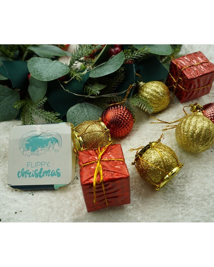 de 12 ornamente de brad, de tip Glob