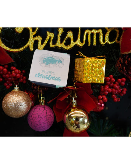 de 35 ornamente de brad, de tip Glob