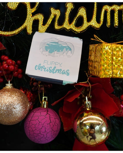 de 35 ornamente de brad, de tip Glob