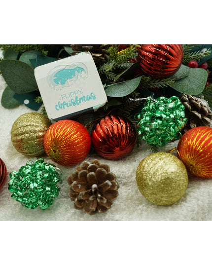 de 35 ornamente de brad, de tip Glob