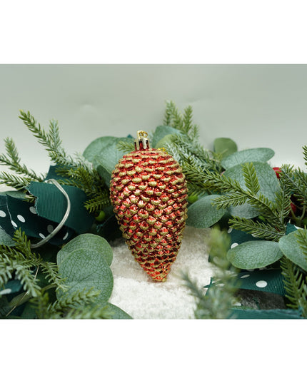 de 4 ornamente de brad, de tip Con de brad