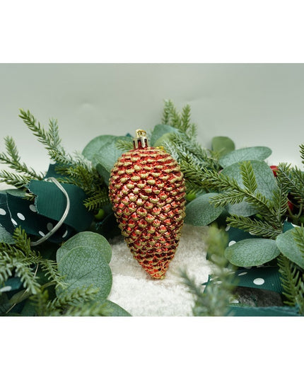 de 4 ornamente de brad, de tip Con de brad