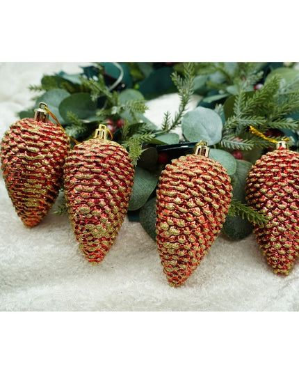 de 4 ornamente de brad, de tip Con de brad