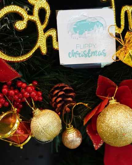 de 45 ornamente de brad, de tip Glob,din polistiren, cu finisaj sclipitor , adancime x lungime x inaltime