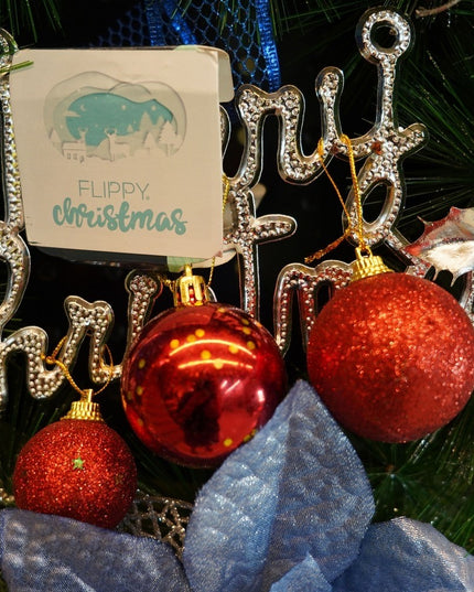 de 45 ornamente de brad, de tip Glob,din polistiren, cu finisaj sclipitor , adancime x lungime x inaltime