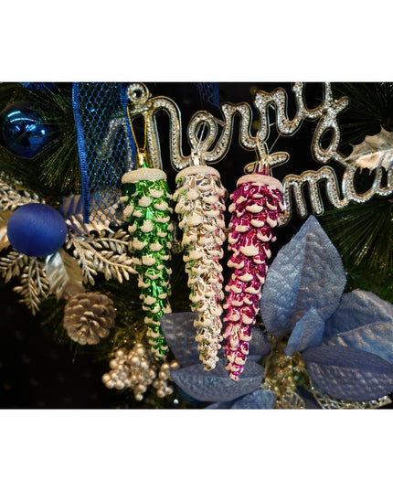 de 6 ornamente de brad, de tip Con de brad