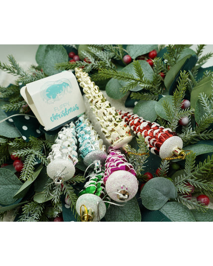 de 6 ornamente de brad, de tip Con de brad