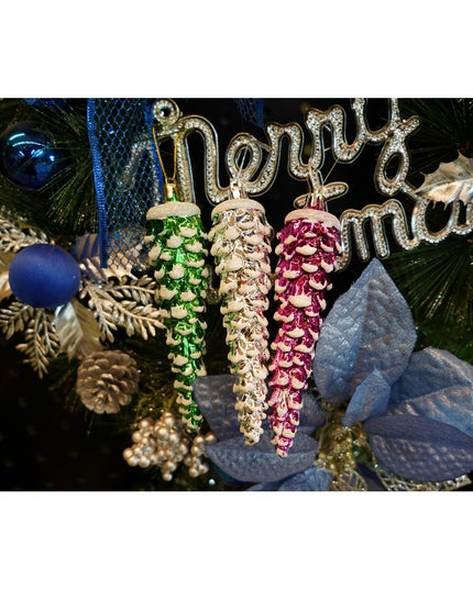 de 6 ornamente de brad, de tip Con de brad