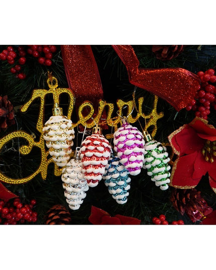 de 6 ornamente de brad, de tip Con de brad