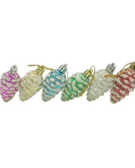 de 6 ornamente de brad, de tip Con de brad