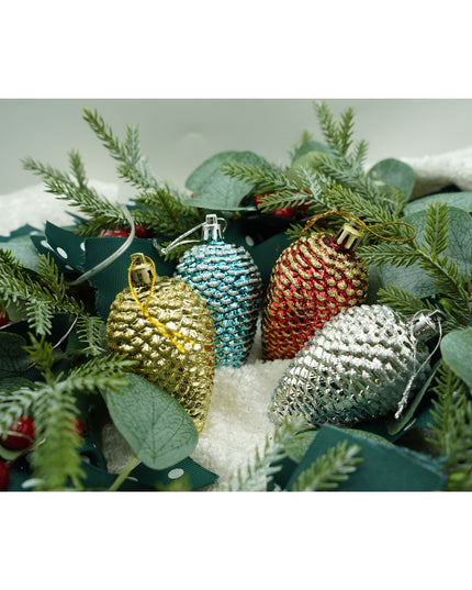 de 6 ornamente de brad, de tip Con de brad