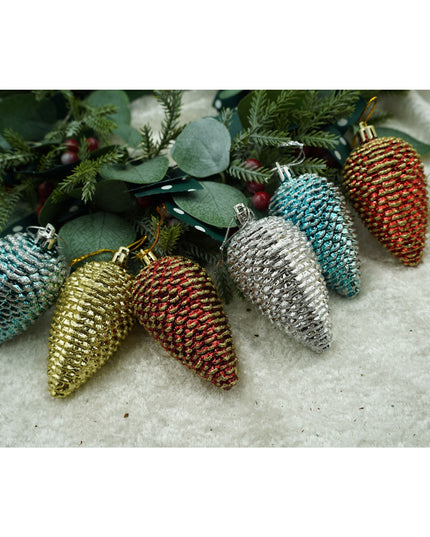 de 6 ornamente de brad, de tip Con de brad