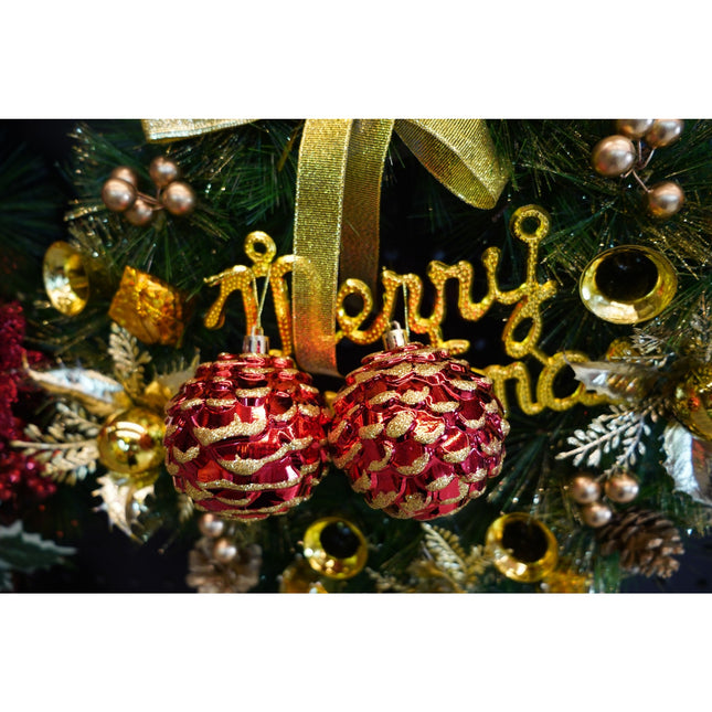 de 6 ornamente de brad, de tip Con de brad