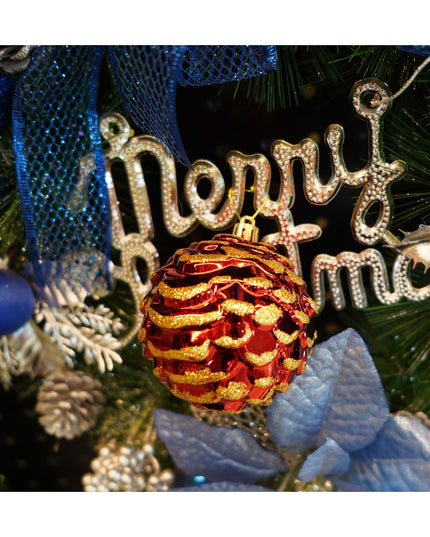 de 6 ornamente de brad, de tip Con de brad