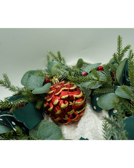 de 6 ornamente de brad, de tip Con de brad