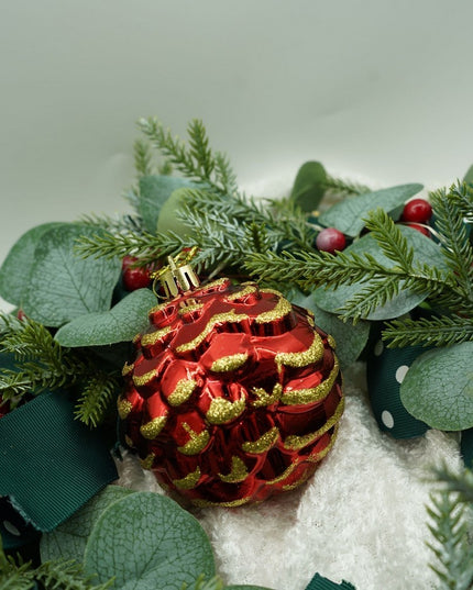 de 6 ornamente de brad, de tip Con de brad