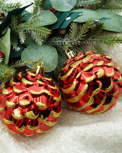 de 6 ornamente de brad, de tip Con de brad