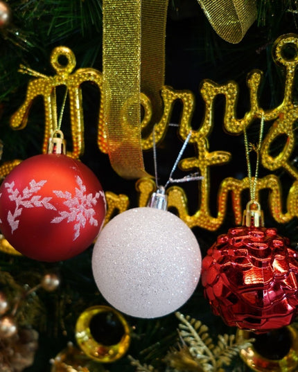 de 7 ornamente de brad, de tip Glob