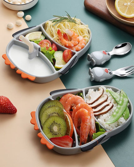Set diversificare bebelusi din silicon, 23.5 x 12.5 cm, 1 farfurie compartimentata in forma de pinguin, lingurita si furculita, pai, perie pai, fara alergeni, ventuza fixare, forma creativa