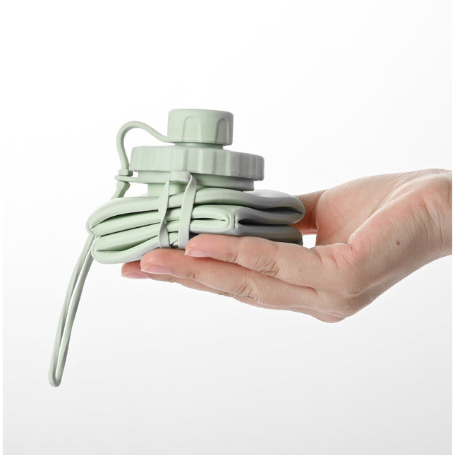 Sticla de apa pliabila din silicon,reutilizabila, rezistenta la temepreturi ridiate, usor de depozitat si carat,600 ml