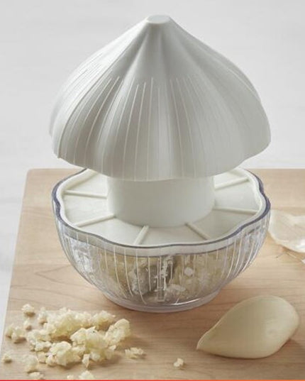 Tocator manual pentru usturoi, in forma de usturoi, cutite rezistente, utilizare prin apasare, material ABS si inox